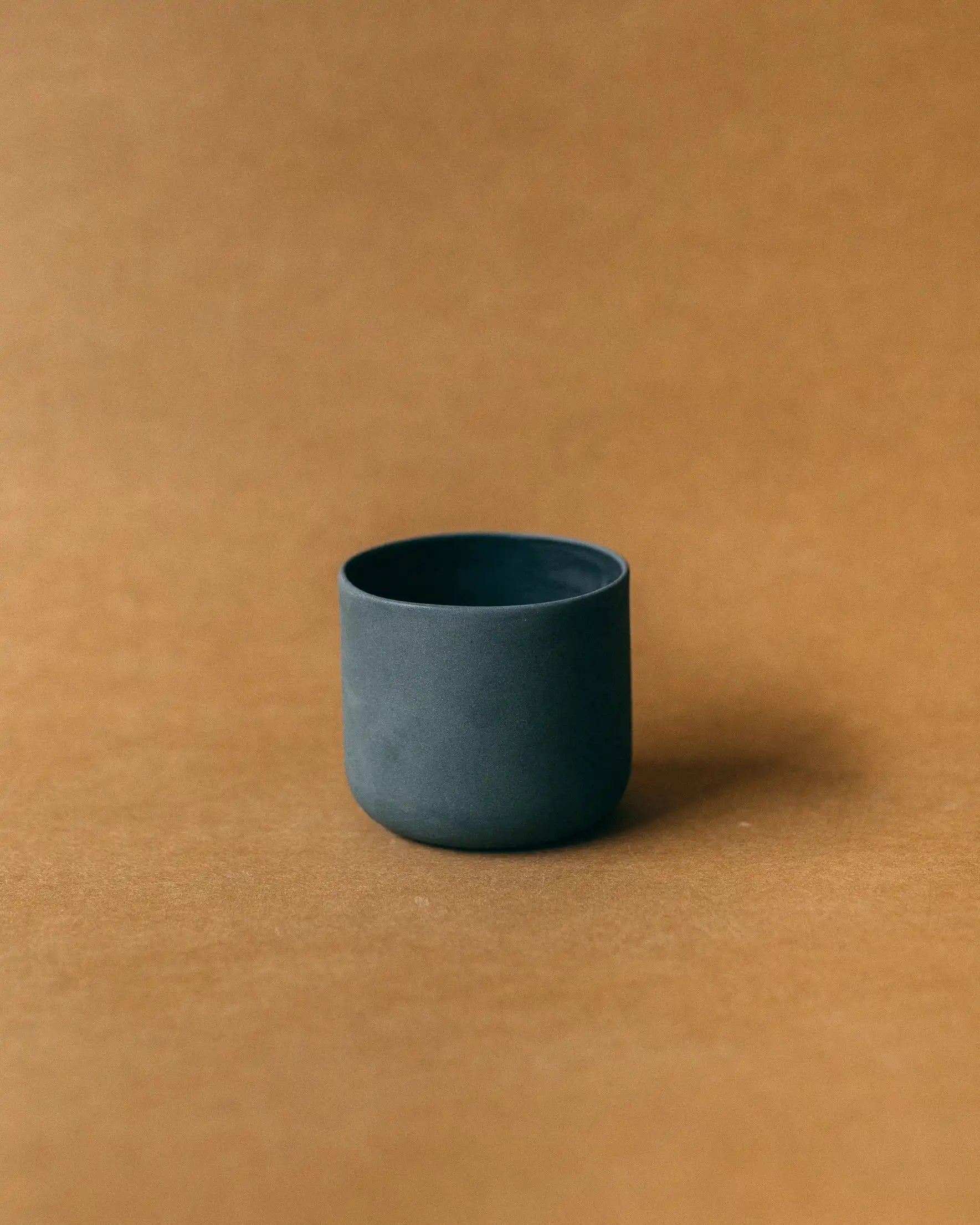 Kubek ceramiczny TAP w kolorze grafitowym