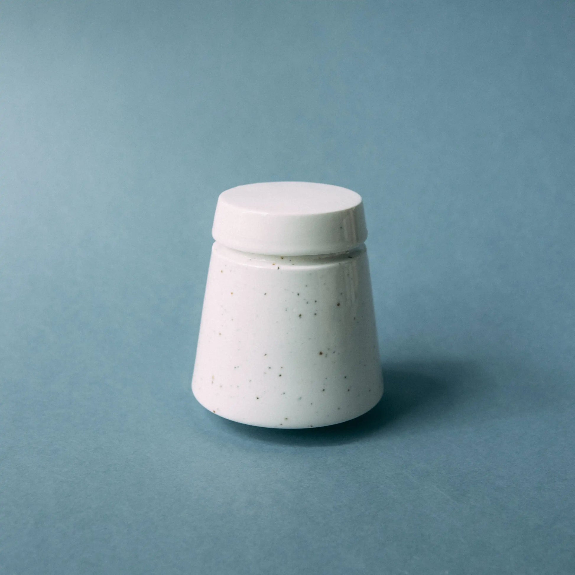 Maselniczka wodna ceramiczna MUFKA w kolorze białym