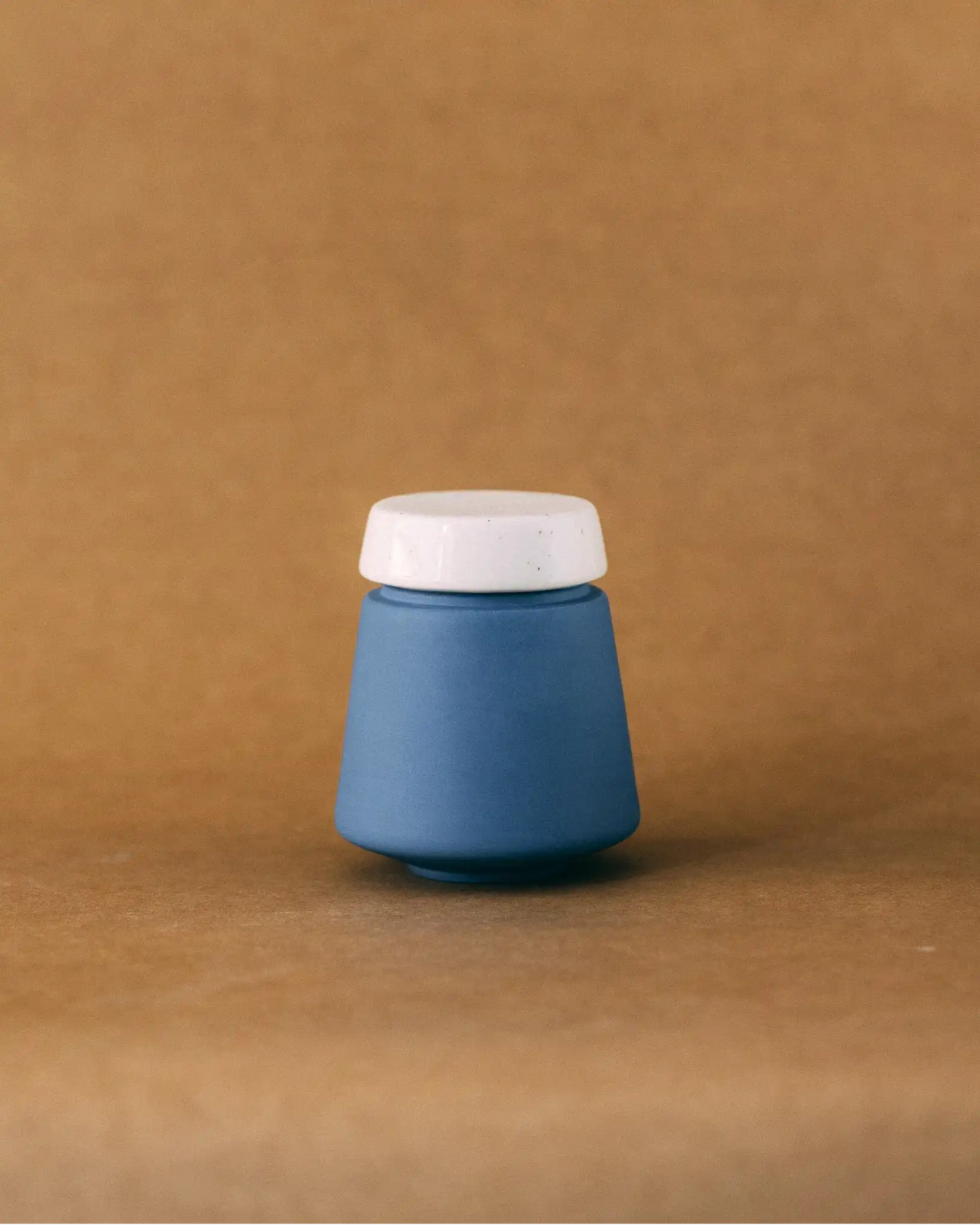 Maselniczka wodna ceramiczna MUFKA w kolorze niebieskim