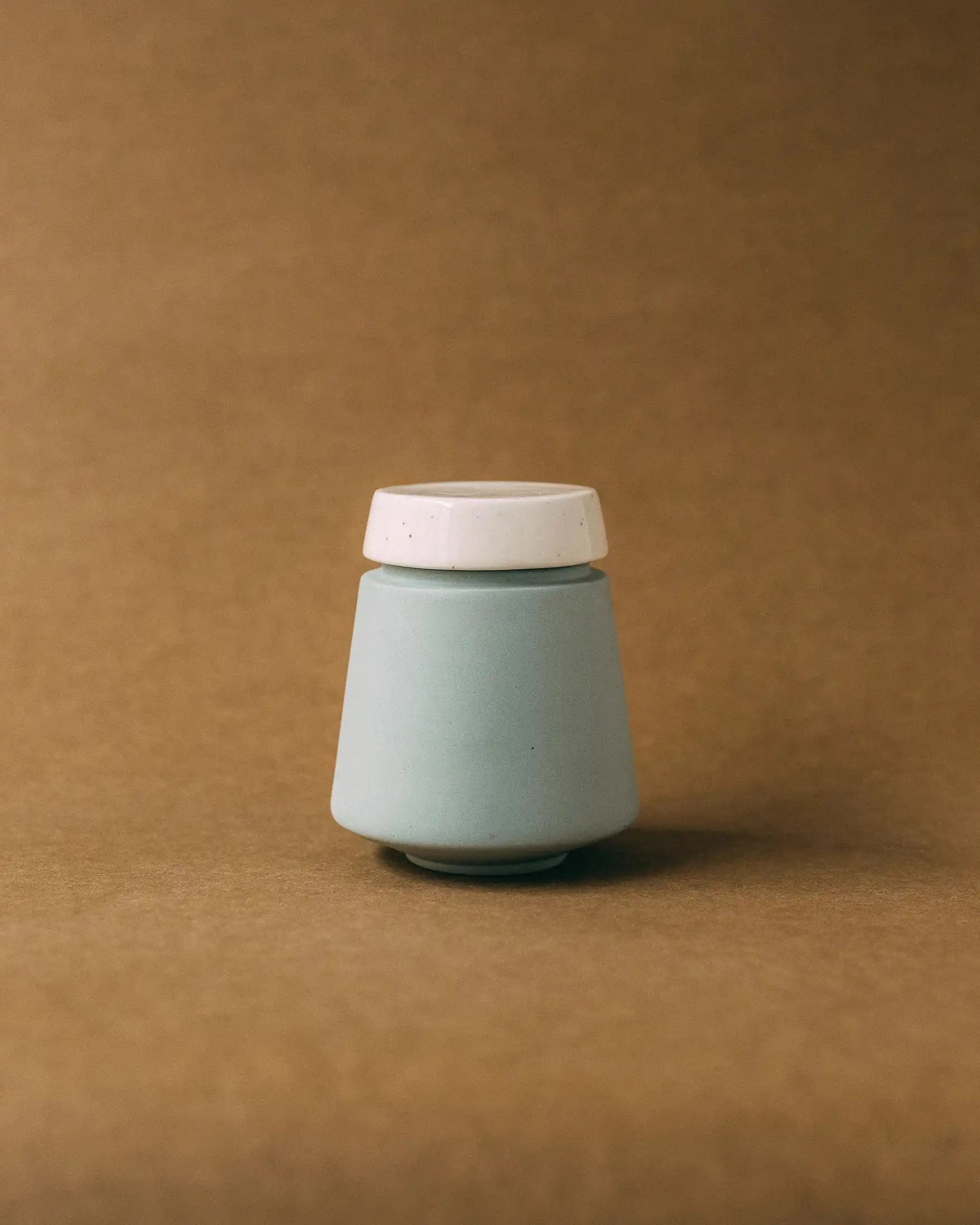 Maselniczka wodna ceramiczna MUFKA w kolorze szałwiowym