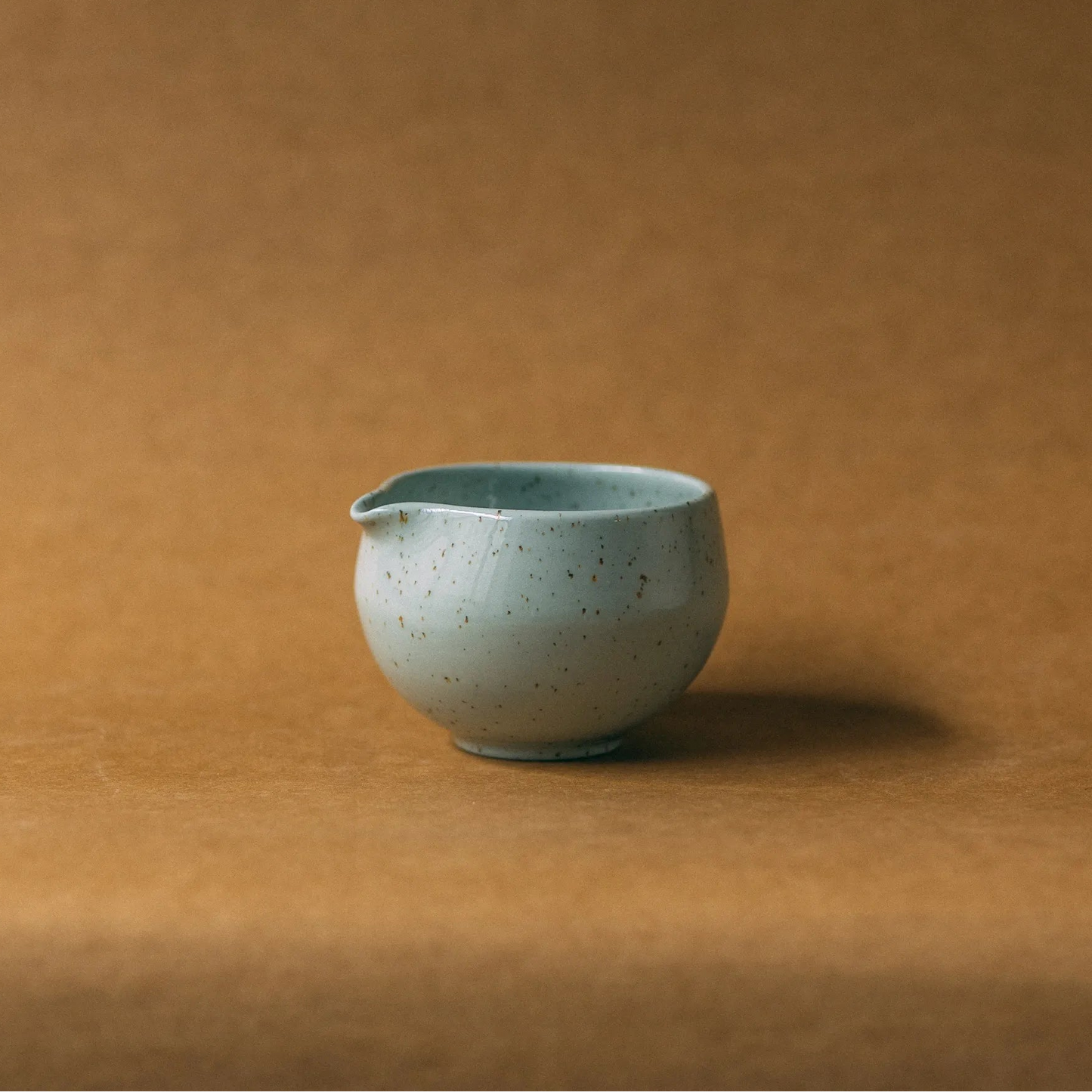 Miseczka do matchy w kolorze szałwiowym