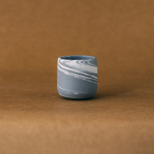 Czarka ceramiczna PopUp BRZASK w marmurkowym kolorze szaro-białym