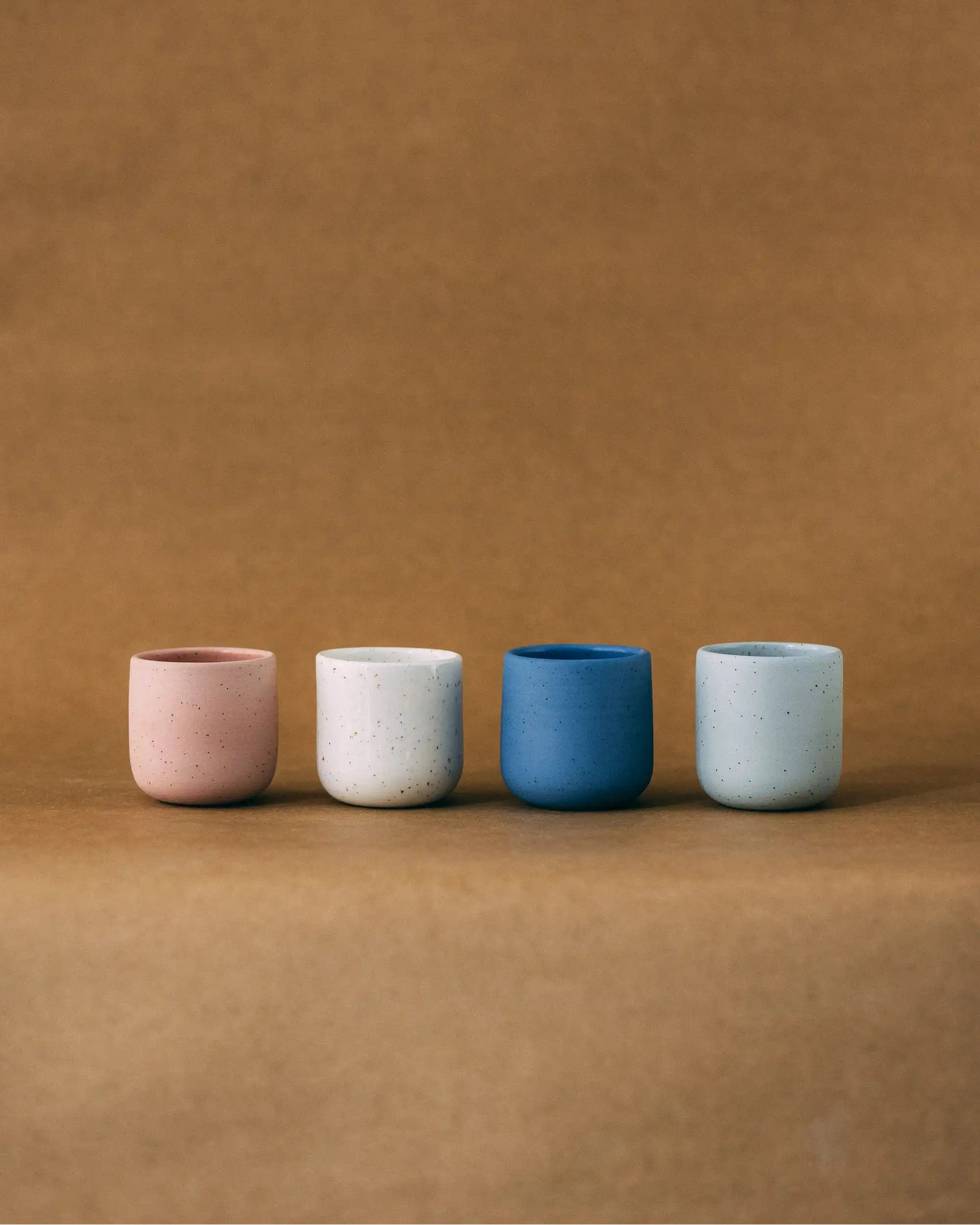 Czarka ceramiczna PopUp w czterech wariantach kolorystycznych - różowy, biały, niebieski i szałwiowy