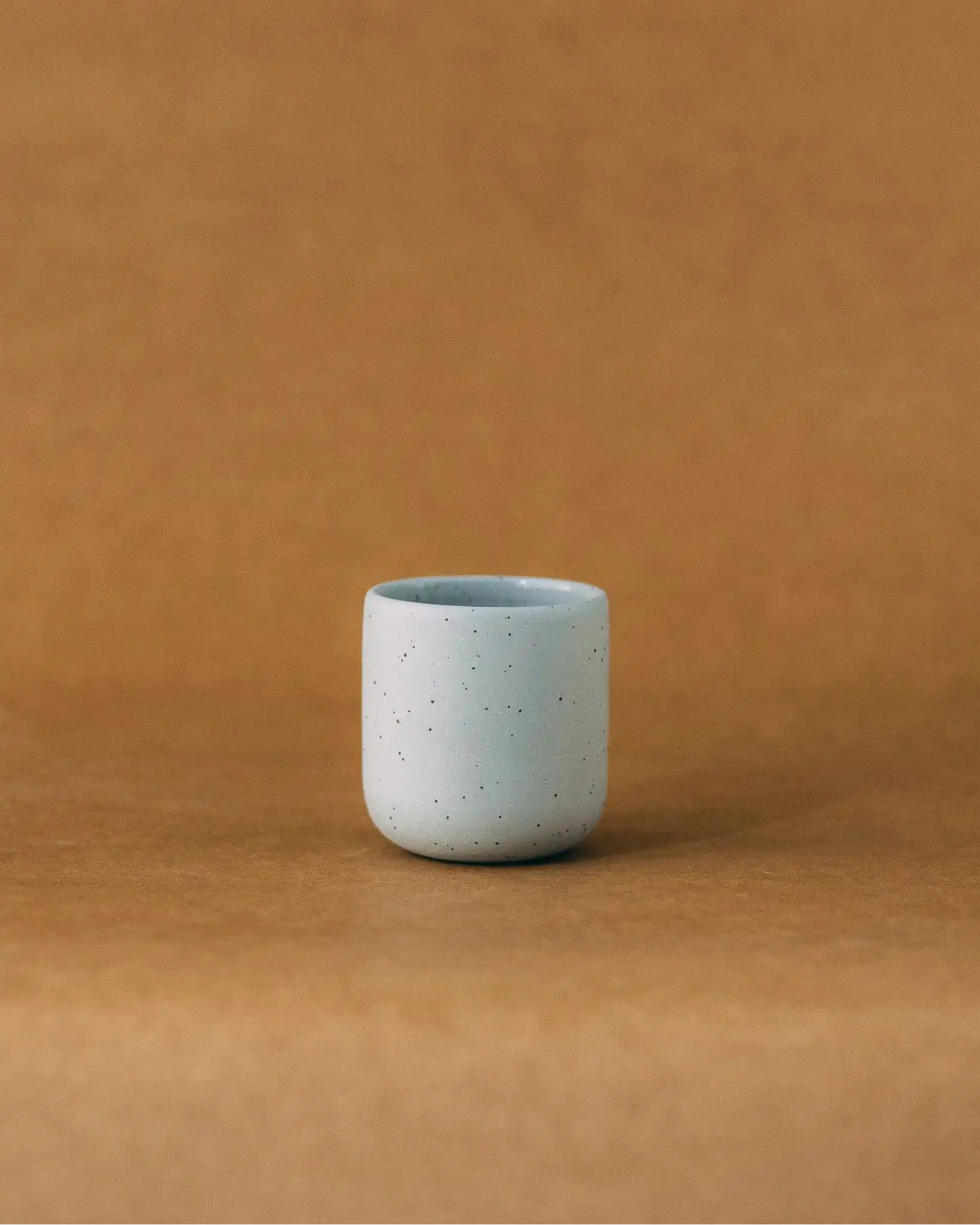 Czarka ceramiczna PopUp w kolorze szałwiowym