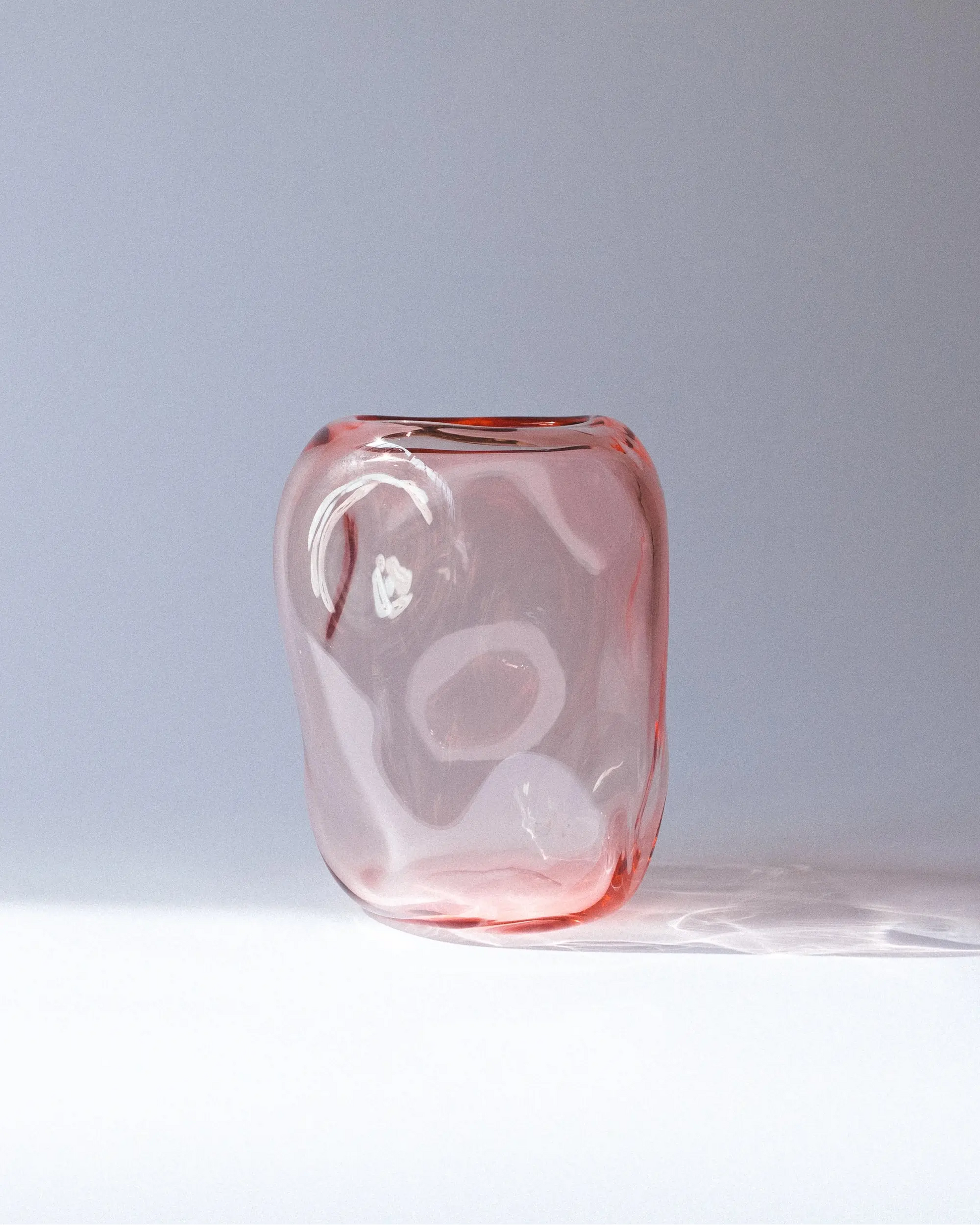 Szklany wazon Ganna Glass w kolorze różowym- eleganckie szkło artystyczne