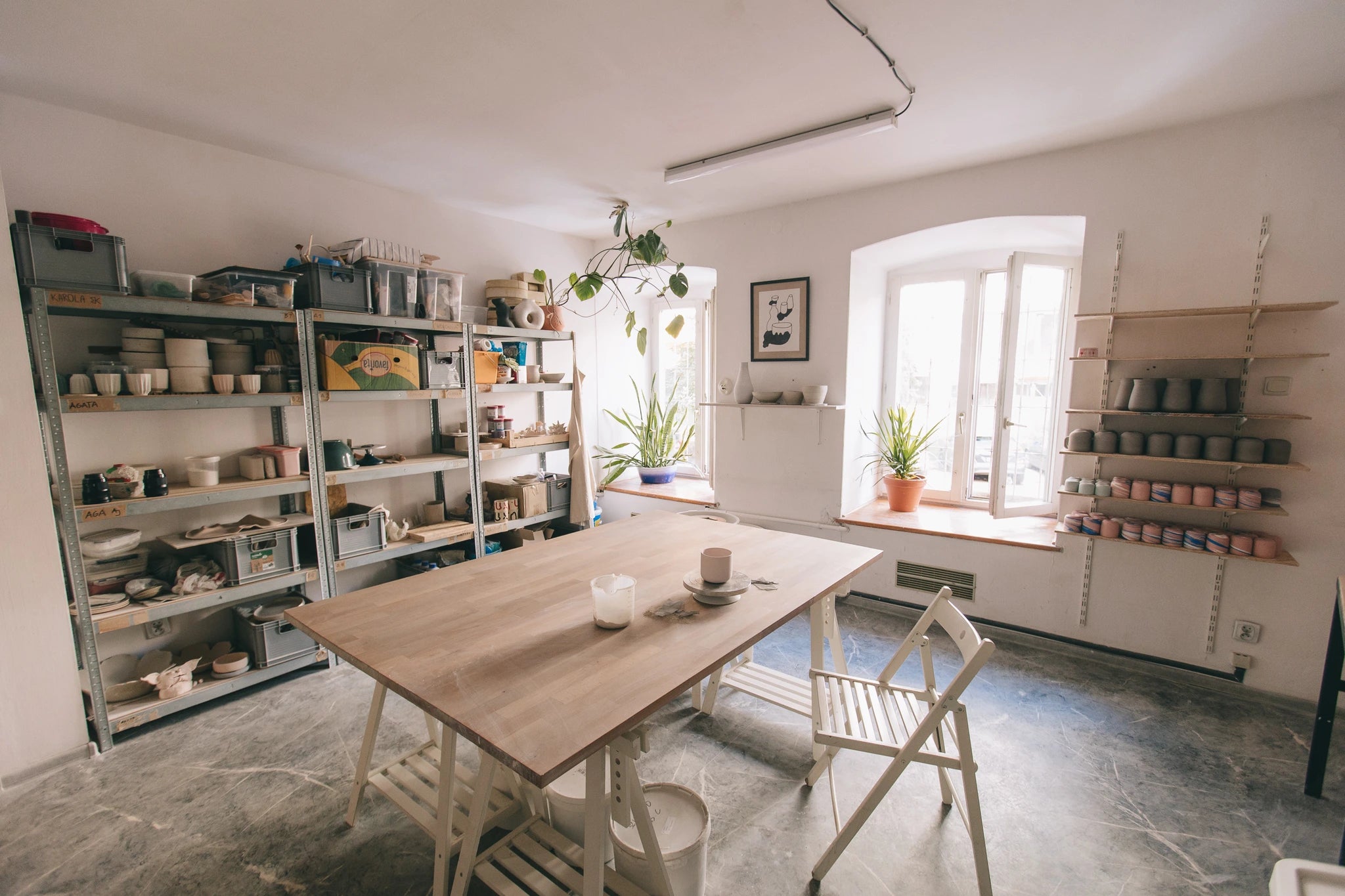 Wnętrze pracowni z miejscem do lepienia